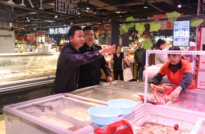 材走俏 食品监管守护舌尖安全麻将胡了2试玩天气渐冷火锅食(图2) 材走俏 食品监管守护舌尖安全麻将胡了2试玩天气渐冷火锅食(图2)