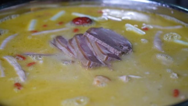 达川羊肉汤锅点燃冬日消费热潮PG麻将胡了小雪时节暖意浓(图7) 达川羊肉汤锅点燃冬日消费热潮PG麻将胡了小雪时节暖意浓(图7)